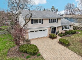 2542 Woodlawn Rd, Northbrook, IL 60062