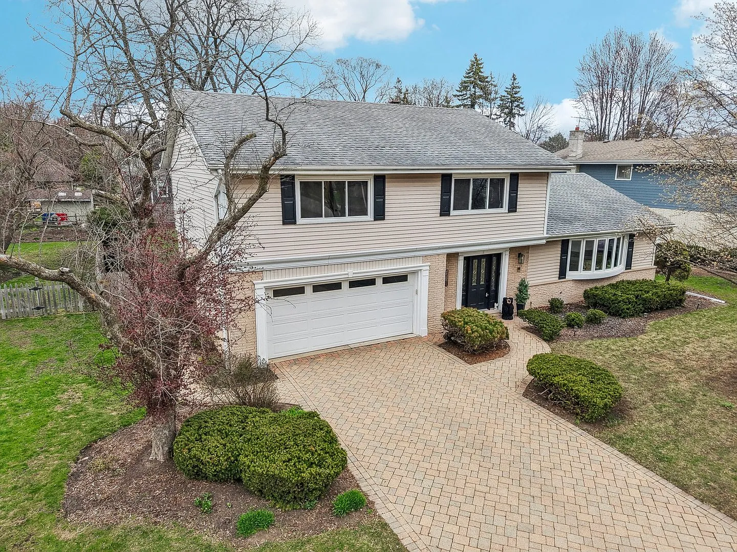 2542 Woodlawn Rd photo 1