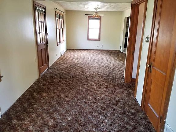 3rd image of 455 N Oak St