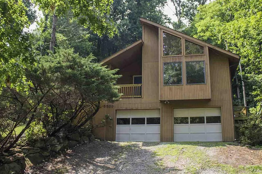 5589 Shawnee Dr photo 1