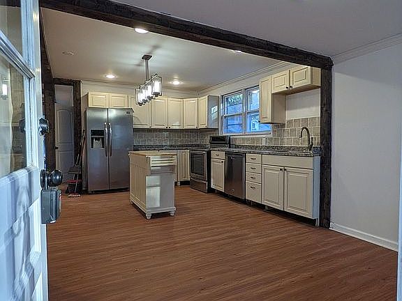 5th image of 241 N Oakland Ave