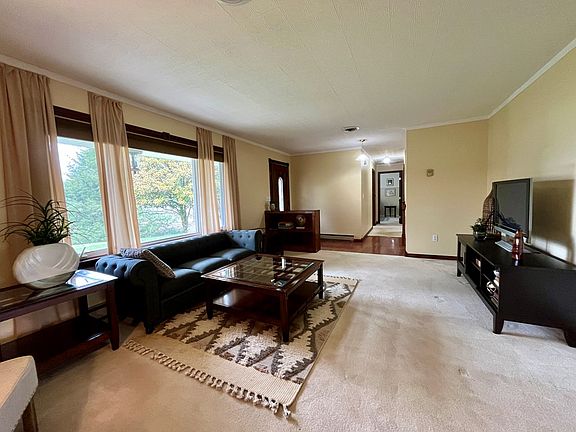 4th image of 43 Carmel Dr
