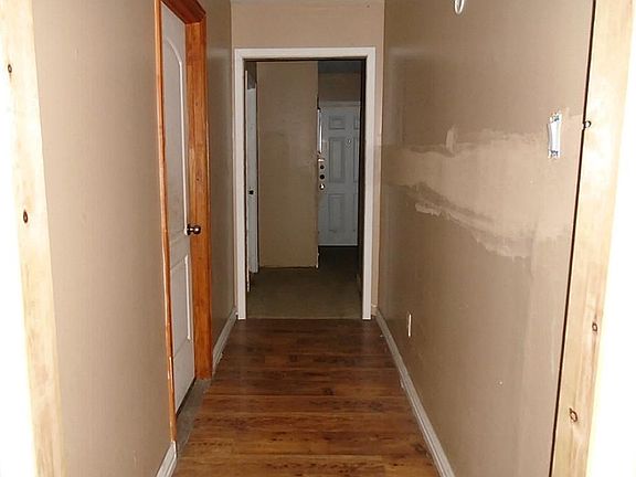 5th image of 821 Hollywood St