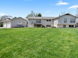 1725 Robert Dr, Champaign, IL