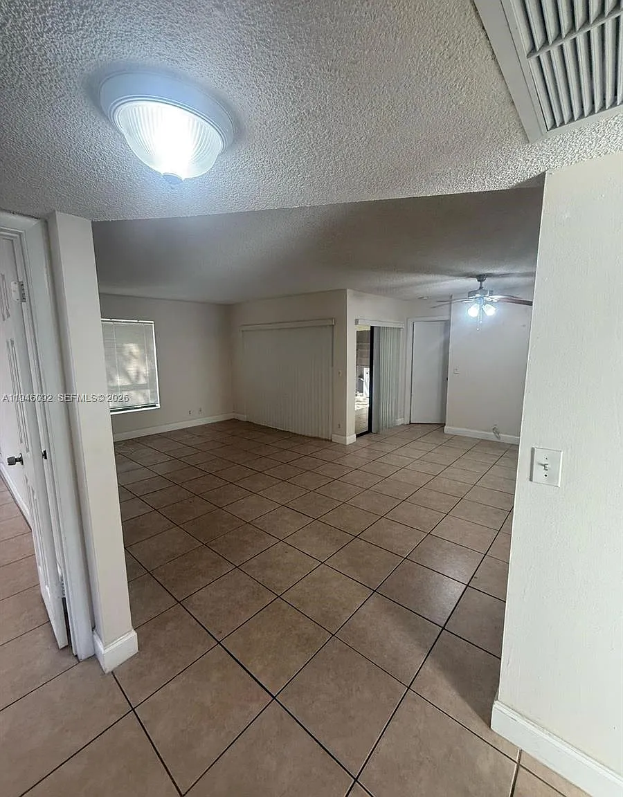 Karanda Village I-C Condo — Photo 2
