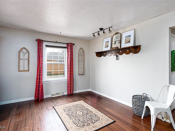 5th image of 4707 Yorkshire Ave