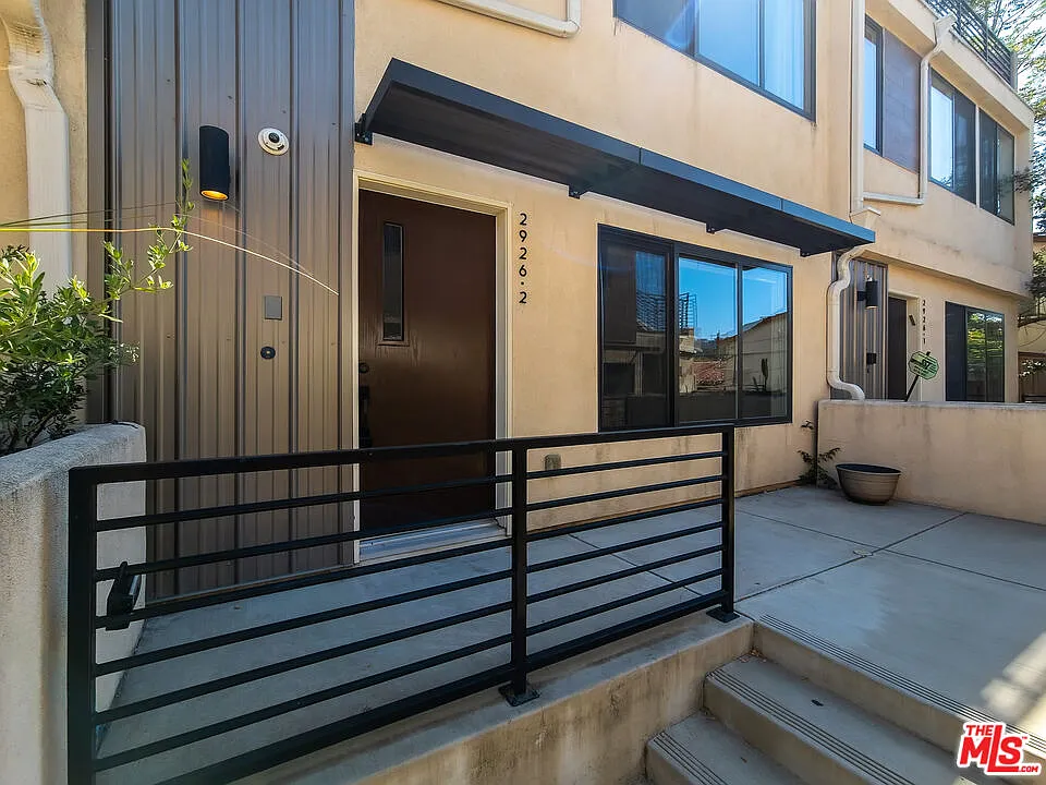 3 bed, 3.5 bath, 1962 sqft, $5,995 — Photo 2