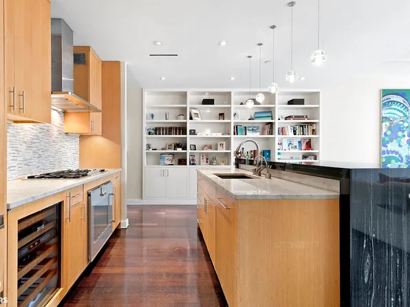 520 West 19th Street image 2 of 12