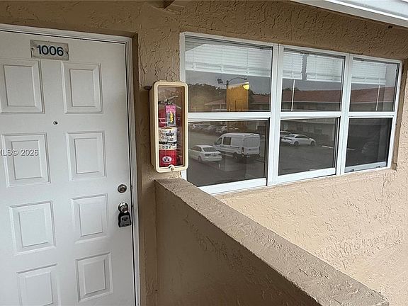 4th image of 1006 Twin Lakes Dr #20