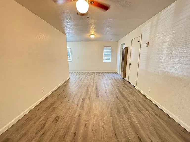 2227 Bonar St #D — Photo 8