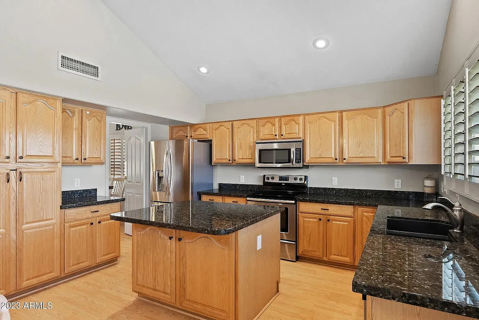 7879 W Kerry Ln — Photo 4