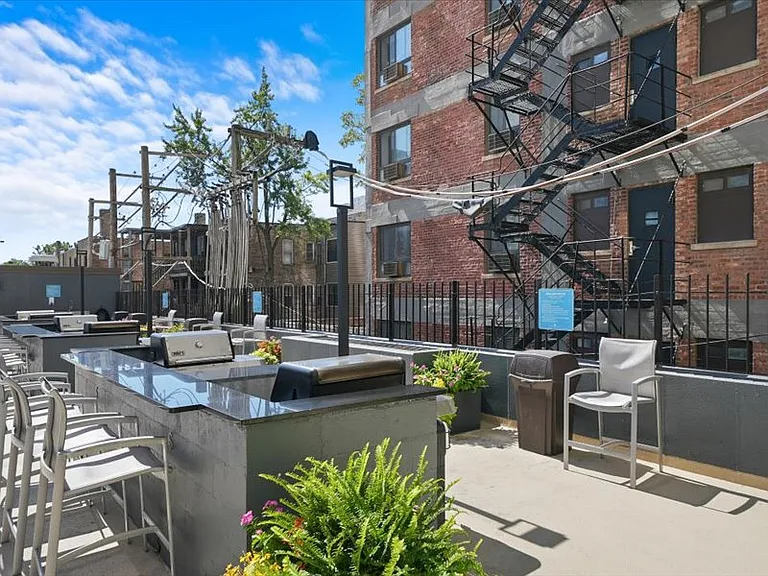 655 W Irving Park Rd #412 — Photo 12