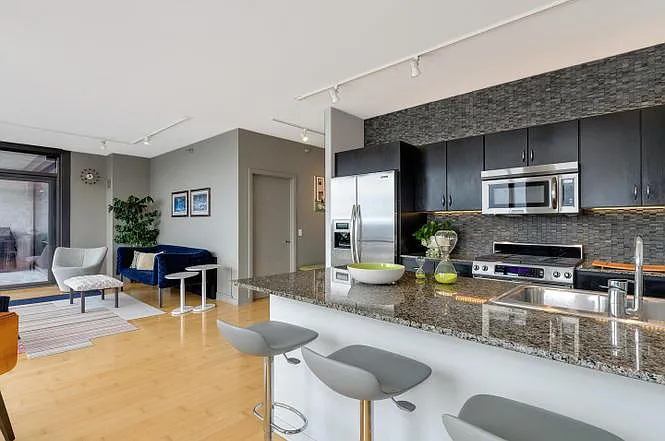 860 W Blackhawk St #1808 — Photo 12