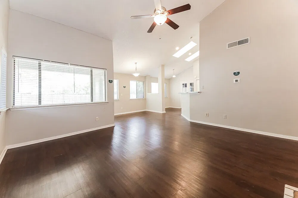3 bed, 2.0 bath, 1248 sqft, $1,910 — Photo 4