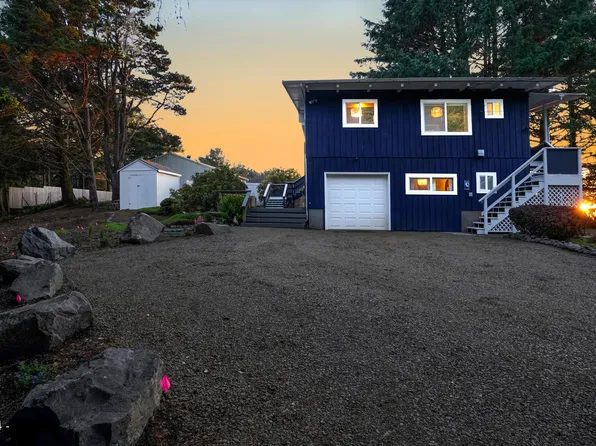 6255 NE Quay Ct, Lincoln City, OR 97367