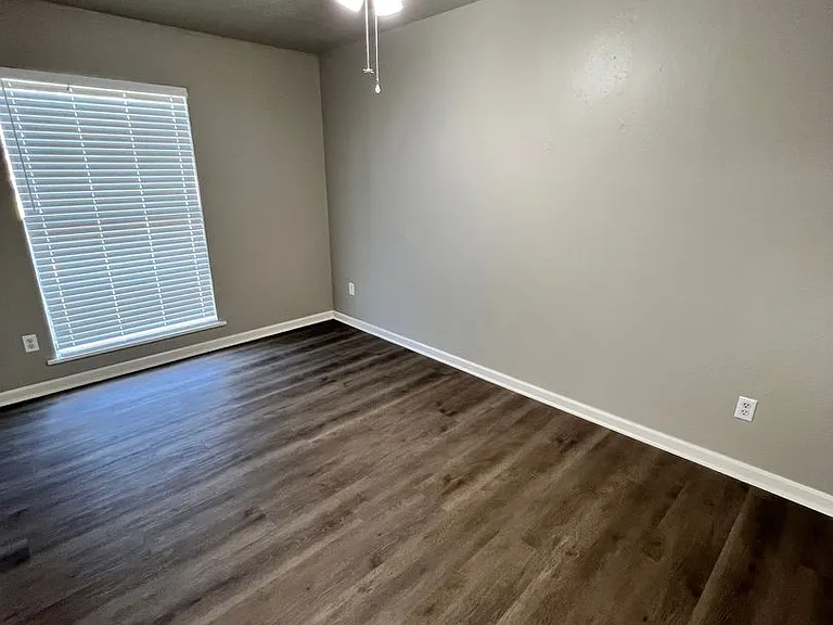 6408 NW Oak Ave — Photo 16