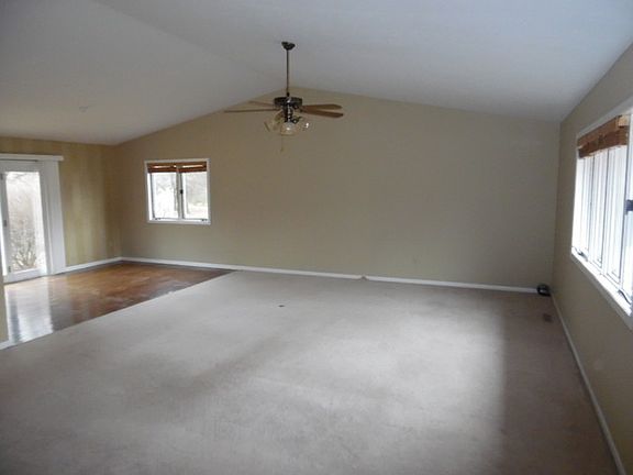 3rd image of 113 Staffordshire Dr NE