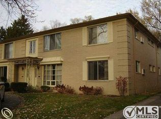 908-910 Harcourt Rd, Grosse Pointe Park, MI 48230