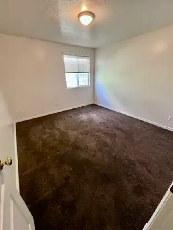 2 bed, 1.5 bath, 1036 sqft, $1,150 — Photo 3