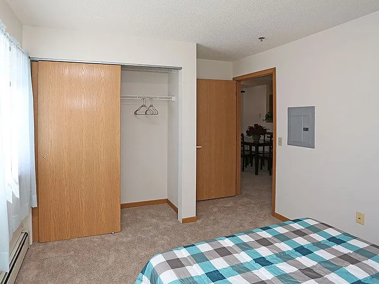BAY MANOR APARTMENTS — Photo 21