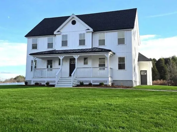 38 Hemlock St, Douglas, MA 01516