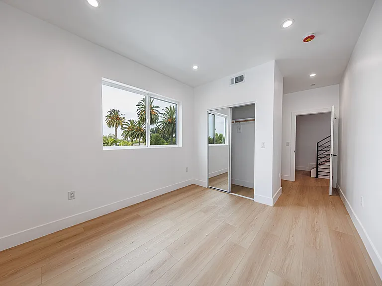 5187 W 21st St — Photo 33