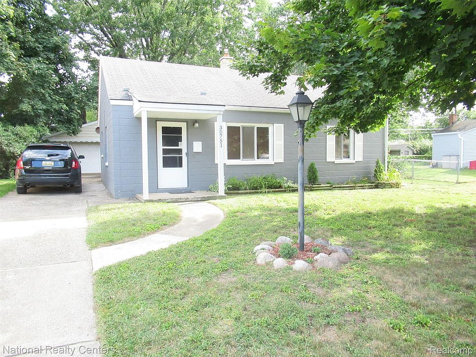 1st image of 30751 Pierce St
