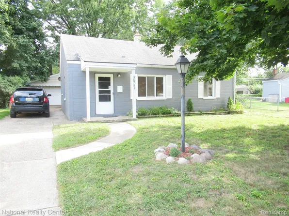 30751 Pierce St, Garden City, MI 48135