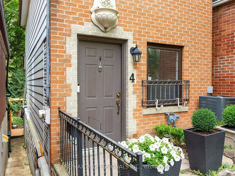 4 Runnymede Rd — Photo 2