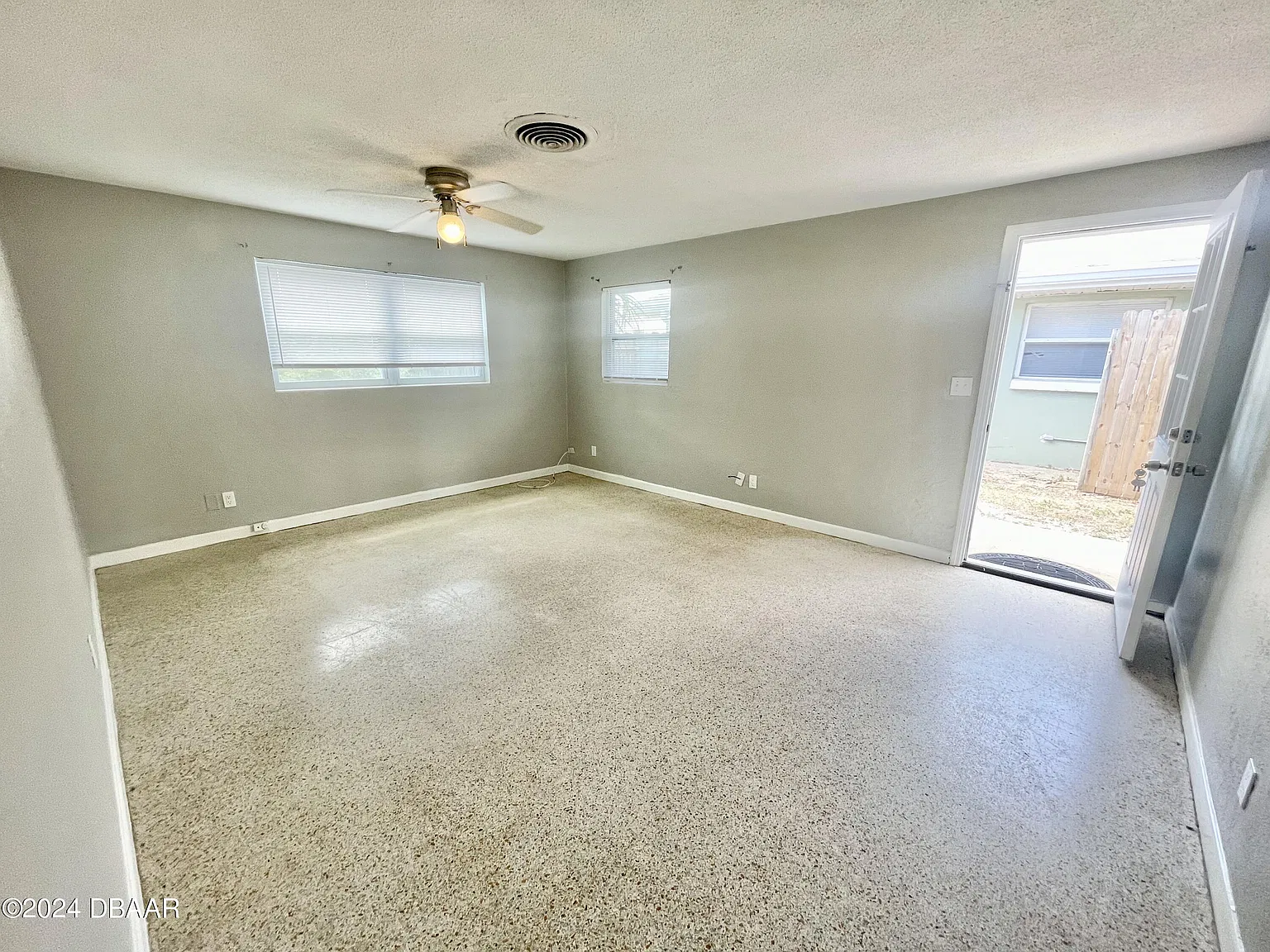 4 bed, 2.0 bath, 1610 sqft, $1,750 — Photo 2