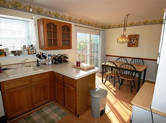 Eat-in Kitchen