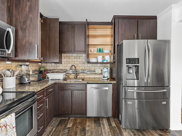 803 Matthews Dr — Photo 15