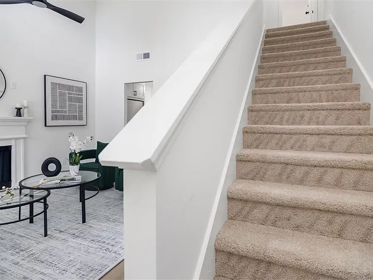 4033 Ravenwood Ct — Photo 8