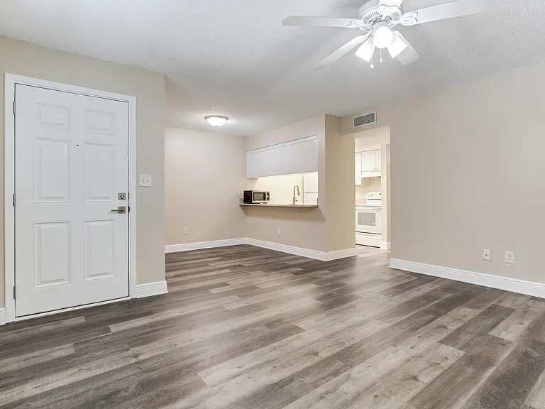 3109 W Horatio St #28 — Photo 7