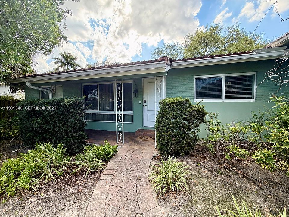 1st image of 1581 SW 27th Ter