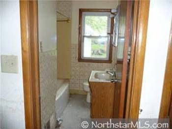 4th image of 1127 McCammon Ave