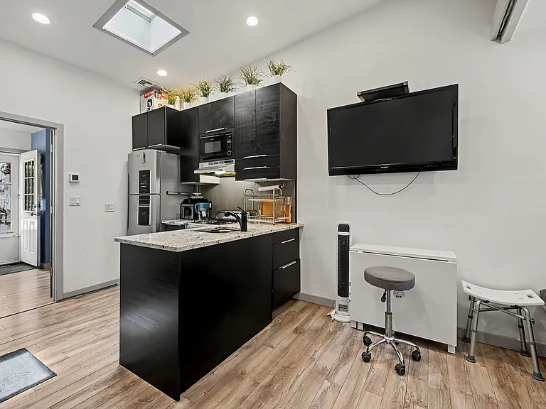 115 Hamilton Ave #C — Photo 7
