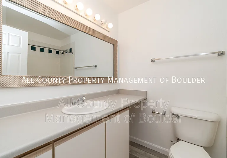 4390 Laguna Pl #J — Photo 5