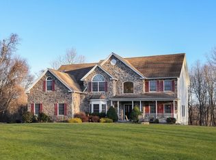 7 Ming Ct, Chester, NJ 07930