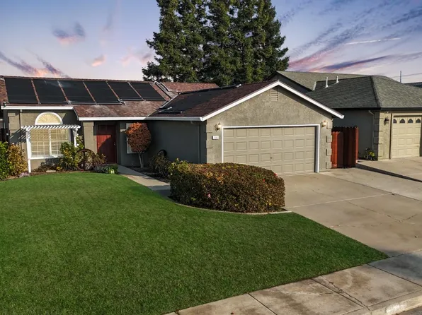 1742 E J St, Oakdale, CA 95361