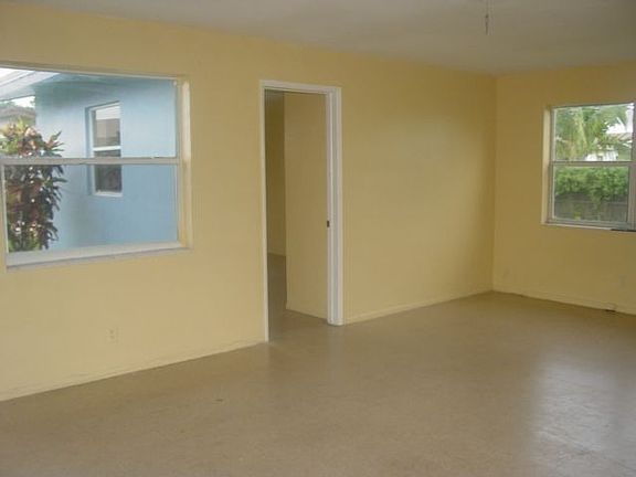 Living rm, rear unit