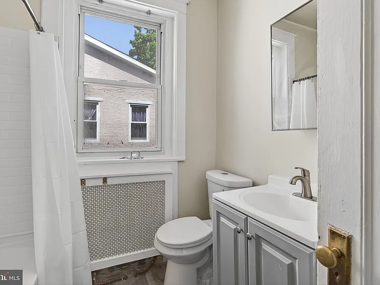 332 W Washington St #2 — Photo 17