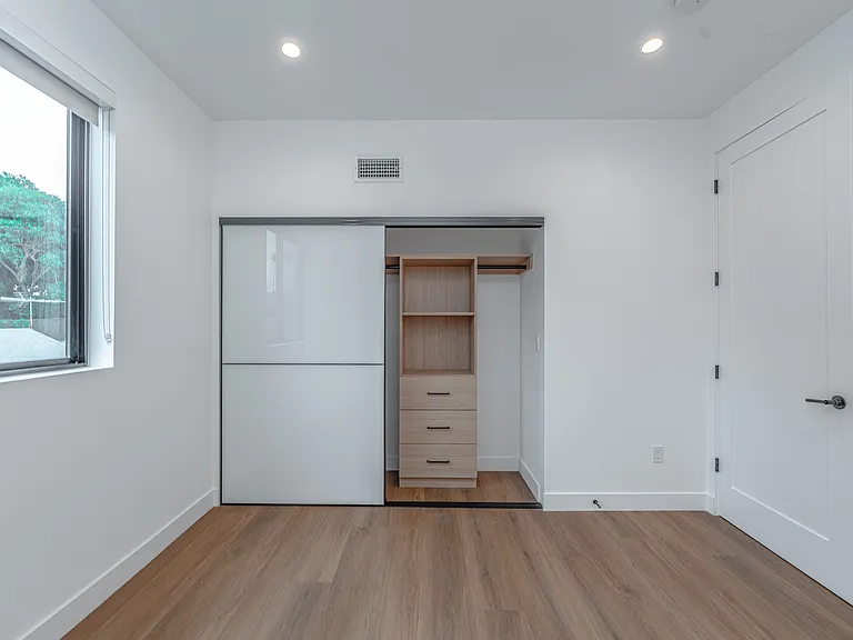 1342 Portia St — Photo 22