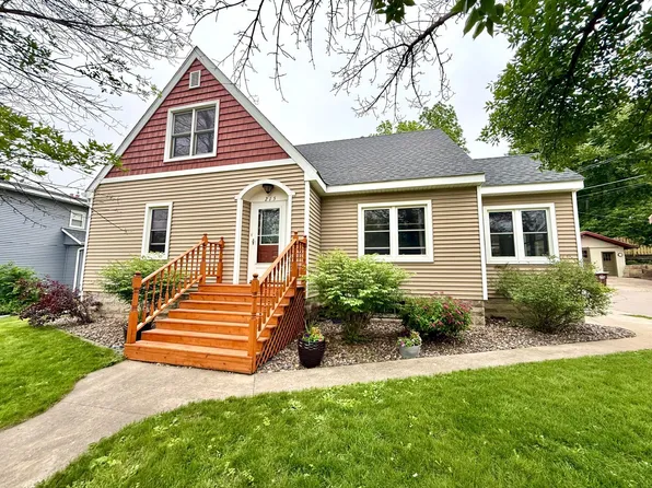 215 1st St N, Cannon Falls, MN 55009