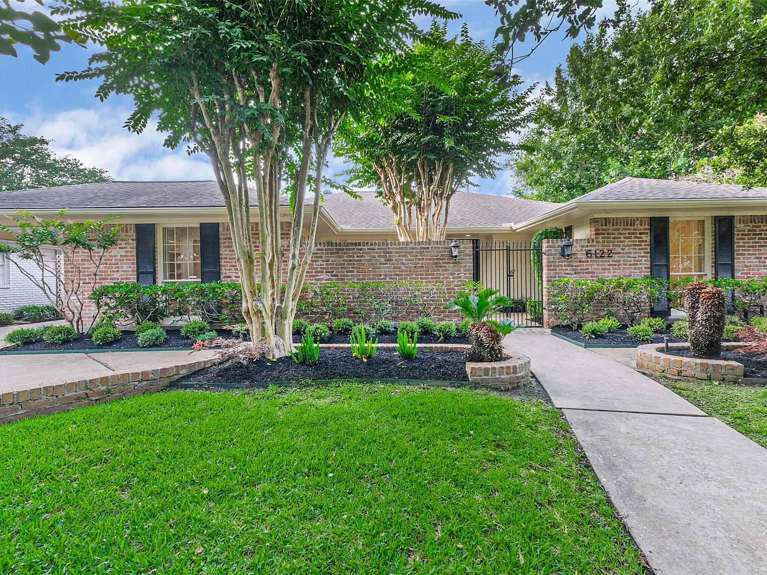 4 bed, 3.0 bath, 2905 sqft, $4,995 — Photo 2