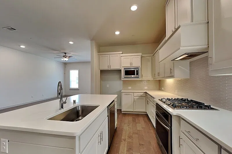 3 bed, 2.5 bath, 2140 sqft, $2,850 — Photo 4