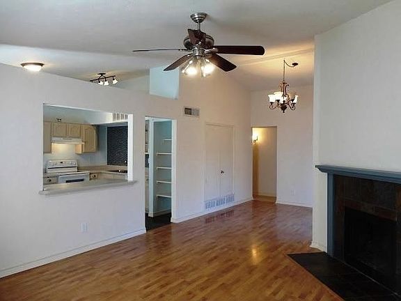 2nd image of 2609 Driskill Dr