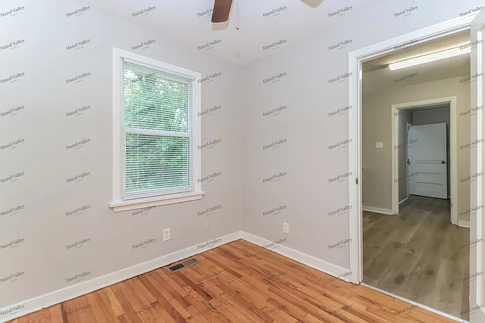 230 S Marguerite Ave — Photo 8