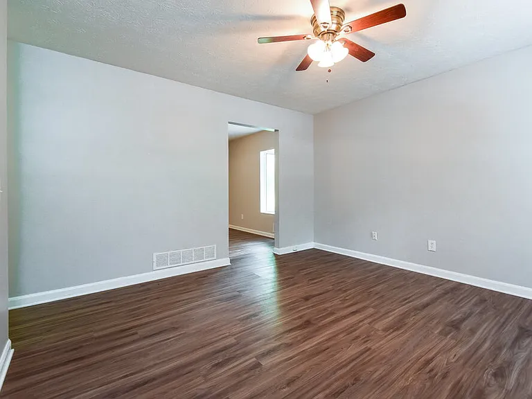 900 Orris Ln SW — Photo 3