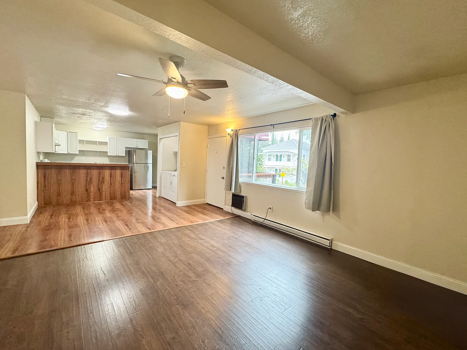 3 bed, 1260 sqft, $2,950 — Photo 2